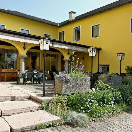 Stiftsgasthof Hochburg Exterior photo