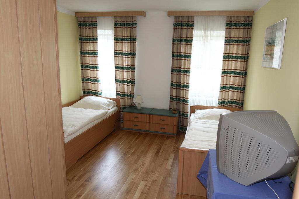 Stiftsgasthof Hochburg Room photo